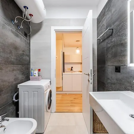 Apartment Seafront In Durres