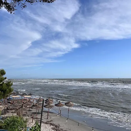 Apartment Seafront @ White Hill *