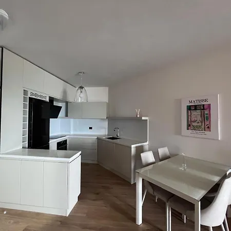 Seafront @ White Hill Apartment *